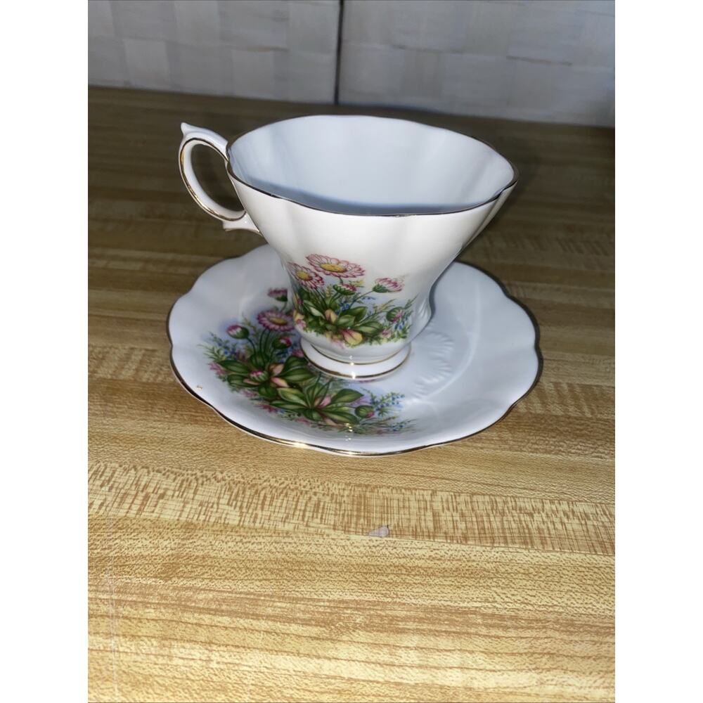 VTG Royal Albert Dawn Pattern Teacup & Saucer Set Fine Bone China England